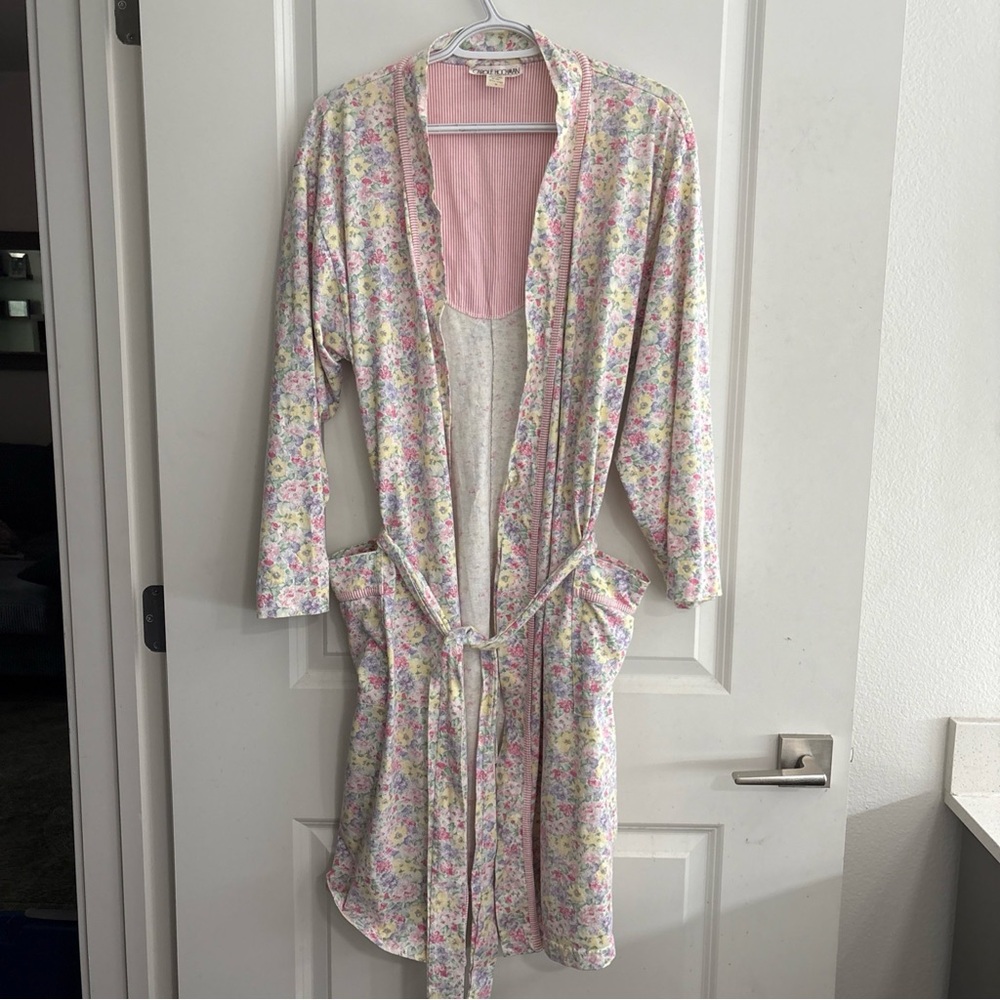 Carole Hochman 100% cotton pastel floral robe with TIE size M